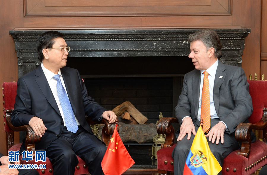 11月24日，正在哥倫比亞進行正式友好訪問的全國人大常委會委員長張德江在波哥大會見哥倫比亞總統(tǒng)桑托斯。 新華社記者 劉建生 攝