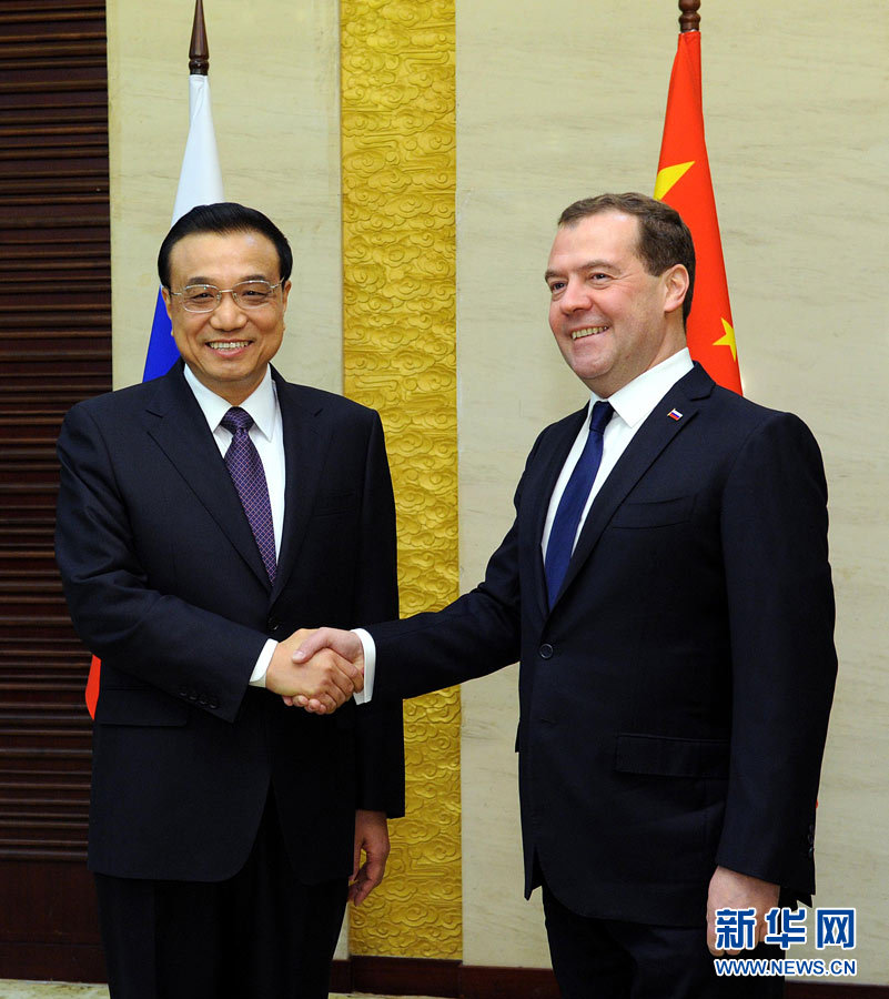 12月15日，中國國務(wù)院總理李克強在阿斯塔納會見俄羅斯總理梅德韋杰夫。 新華社記者 饒愛民 攝