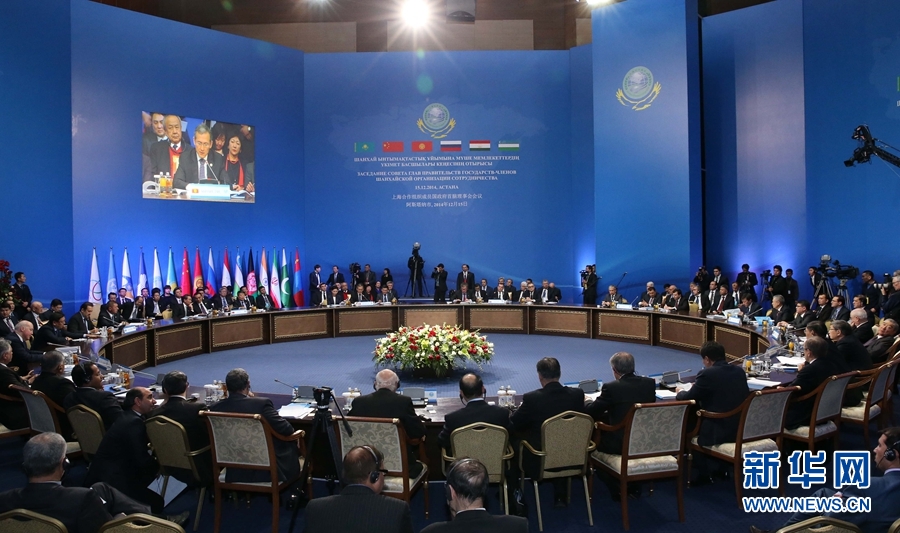 12月15日，中國(guó)國(guó)務(wù)院總理李克強(qiáng)在阿斯塔納出席上海合作組織成員國(guó)政府首腦理事會(huì)第十三次會(huì)議。 新華社記者 龐興雷 攝