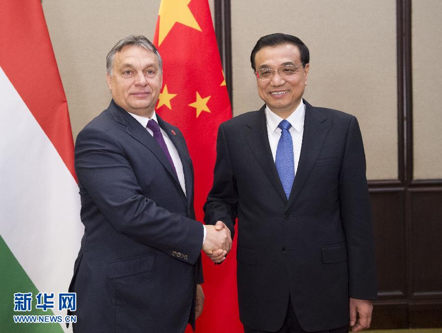 12月17日，中國國務(wù)院總理李克強在貝爾格萊德會見匈牙利總理歐爾班。 新華社記者黃敬文攝 
