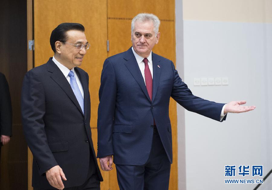 12月18日，國務(wù)院總理李克強在貝爾格萊德會見塞爾維亞總統(tǒng)尼科利奇。 新華社記者 黃敬文 攝 