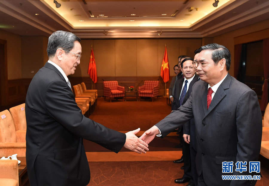 12月25日至27日，中共中央政治局常委、全國政協主席俞正聲對越南進行正式訪問。這是12月25日，俞正聲在河內會見越共中央書記處常務書記黎鴻英。 新華社記者劉建生攝