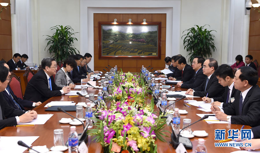 12月25日至27日，中共中央政治局常委、全國政協主席俞正聲對越南進行正式訪問。這是12月26日，俞正聲在河內與越南祖國陣線主席阮善仁舉行會談。 新華社記者馬占成攝