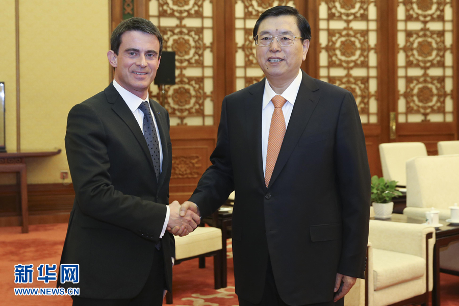 1月30日，全國人大常委會委員長張德江在北京人民大會堂會見法國總理瓦爾斯。 新華社記者丁林 攝 