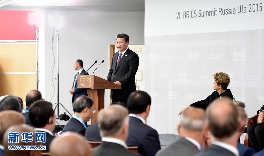 7月9日，金磚國家領(lǐng)導(dǎo)人同金磚國家工商理事會(huì)代表對話會(huì)在俄羅斯烏法舉行。中國國家主席習(xí)近平、俄羅斯總統(tǒng)普京、巴西總統(tǒng)羅塞夫、印度總理莫迪、南非總統(tǒng)祖馬等共同出席。新華社記者 張鐸 攝 