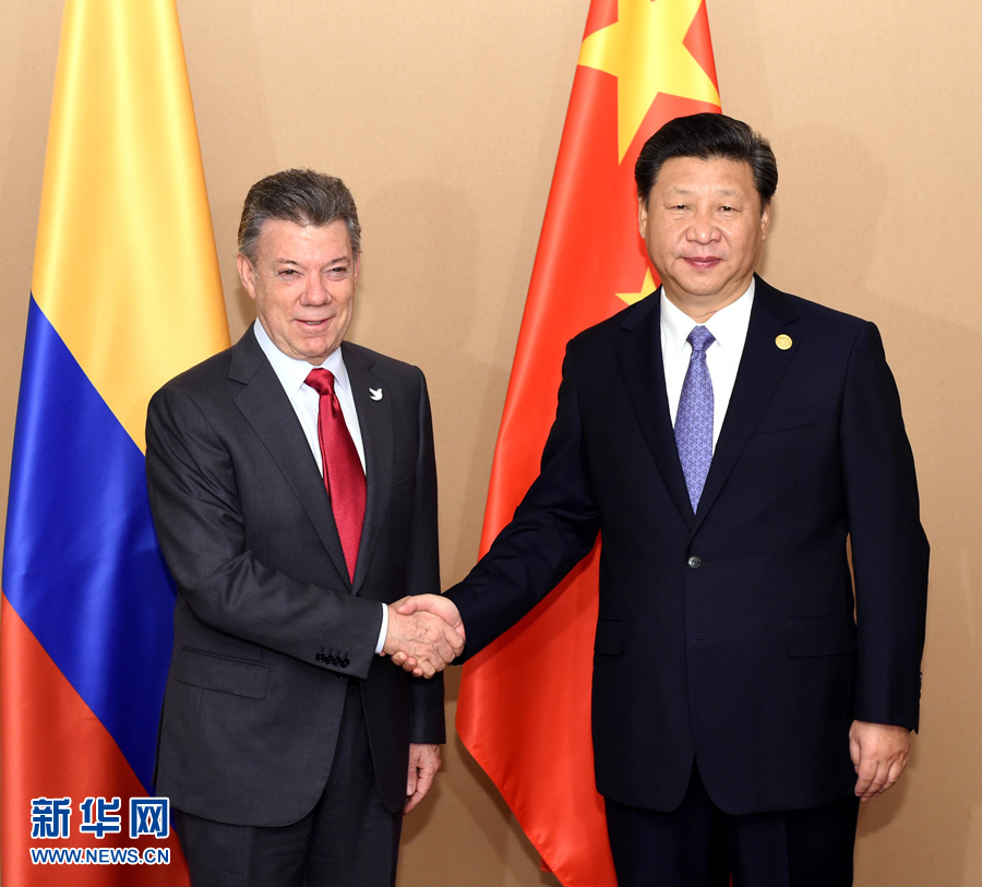 11月18日，國家主席習近平在菲律賓馬尼拉會見哥倫比亞總統(tǒng)桑托斯。 新華社記者 饒愛民 攝