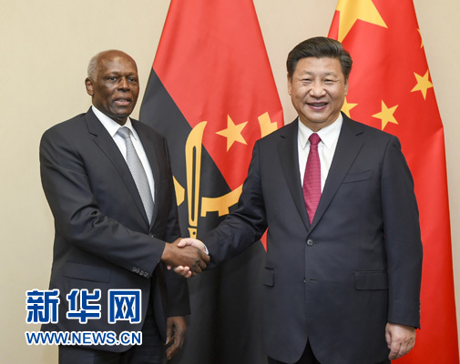 12月3日，國(guó)家主席習(xí)近平在約翰內(nèi)斯堡會(huì)見(jiàn)安哥拉總統(tǒng)多斯桑托斯。 新華社記者 謝環(huán)馳 攝