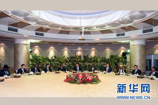 12月4日，國家主席習(xí)近平在約翰內(nèi)斯堡集體會見13位非洲國家領(lǐng)導(dǎo)人。 新華社記者 謝環(huán)馳 攝