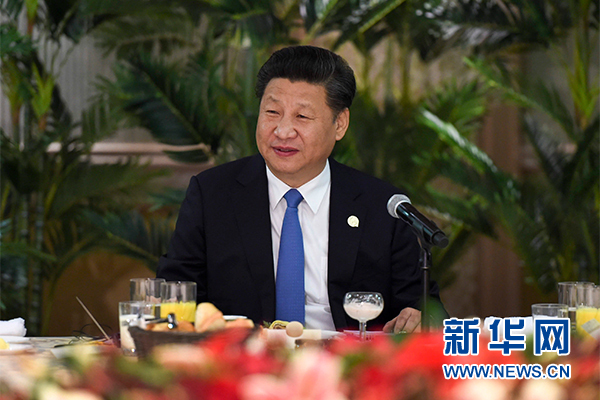 12月4日，國家主席習(xí)近平在約翰內(nèi)斯堡集體會見13位非洲國家領(lǐng)導(dǎo)人。 新華社記者 謝環(huán)馳 攝