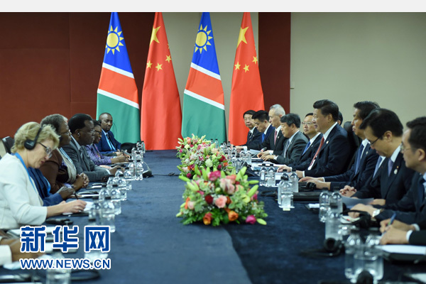 12月4日，國家主席習近平在約翰內(nèi)斯堡會見納米比亞總統(tǒng)根哥布。 新華社記者 張鐸 攝