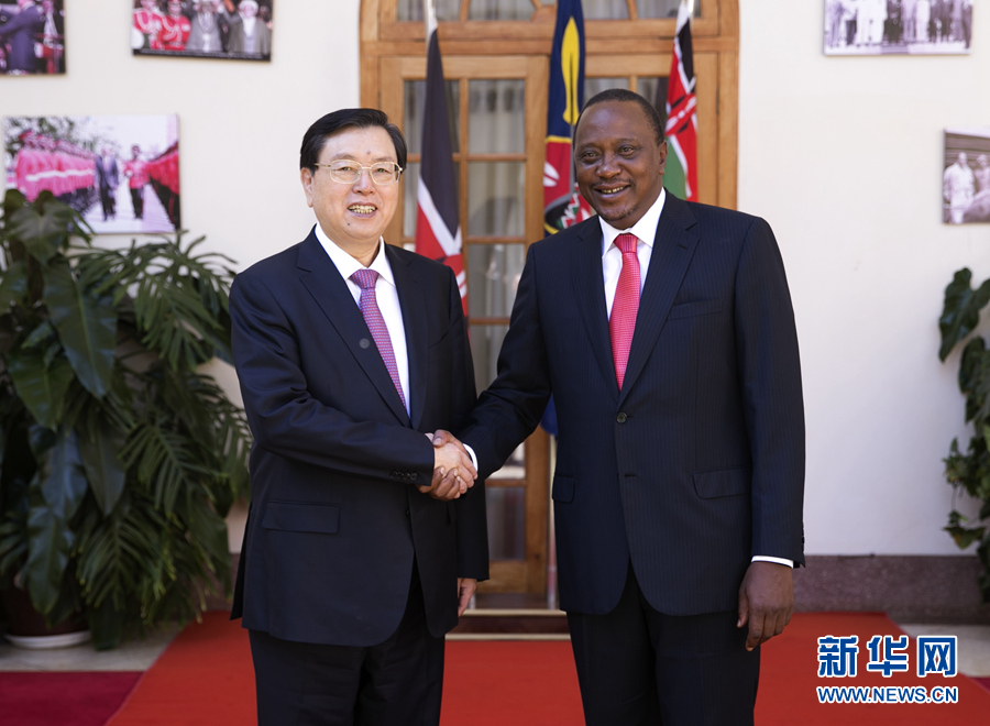 3月23日至26日，全國(guó)人大常委會(huì)委員長(zhǎng)張德江對(duì)肯尼亞進(jìn)行正式友好訪問(wèn)。這是3月24日，張德江在肯尼亞首都內(nèi)羅畢會(huì)見(jiàn)肯尼亞總統(tǒng)肯雅塔。 新華社記者馬占成攝
