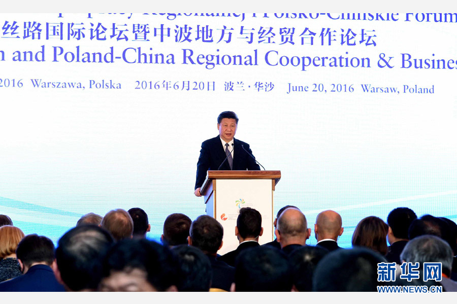 6月20日，國家主席習(xí)近平、波蘭總統(tǒng)杜達(dá)在華沙共同出席絲路國際論壇暨中波地方與經(jīng)貿(mào)合作論壇開幕式。習(xí)近平發(fā)表題為《攜手同心　共創(chuàng)未來》的重要講話。新華社記者 饒愛民 攝