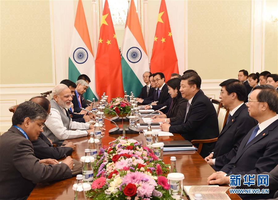 6月23日，國家主席習(xí)近平在烏茲別克斯坦塔什干會見印度總理莫迪。新華社記者 饒愛民攝