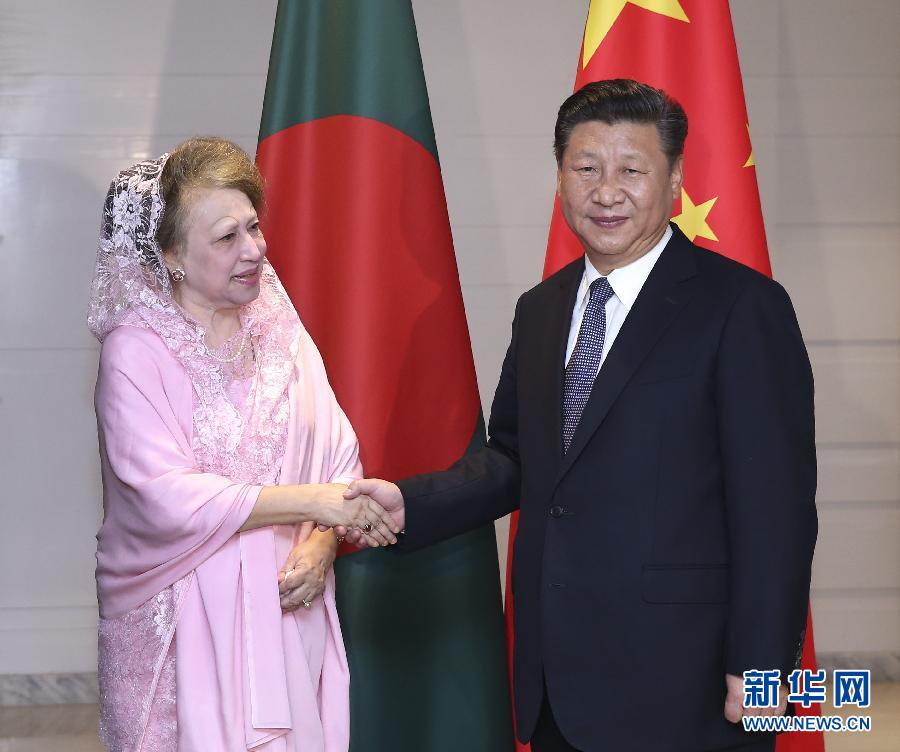 10月14日，國家主席習(xí)近平在達(dá)卡會見孟加拉國民族主義黨主席卡莉達(dá)&middot;齊亞。  新華社記者龐興雷攝 