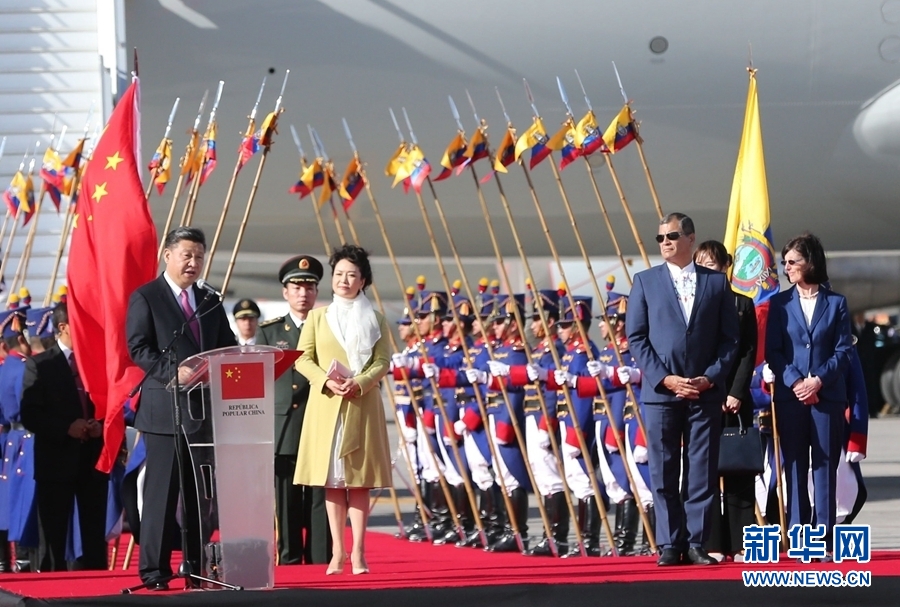 當(dāng)?shù)貢r(shí)間11月17日，國(guó)家主席習(xí)近平乘專(zhuān)機(jī)抵達(dá)基多，開(kāi)始對(duì)厄瓜多爾共和國(guó)進(jìn)行國(guó)事訪(fǎng)問(wèn)。厄瓜多爾總統(tǒng)科雷亞在機(jī)場(chǎng)為習(xí)近平舉行隆重歡迎儀式。這是習(xí)近平在歡迎儀式上致辭。新華社記者 馬占成 攝 