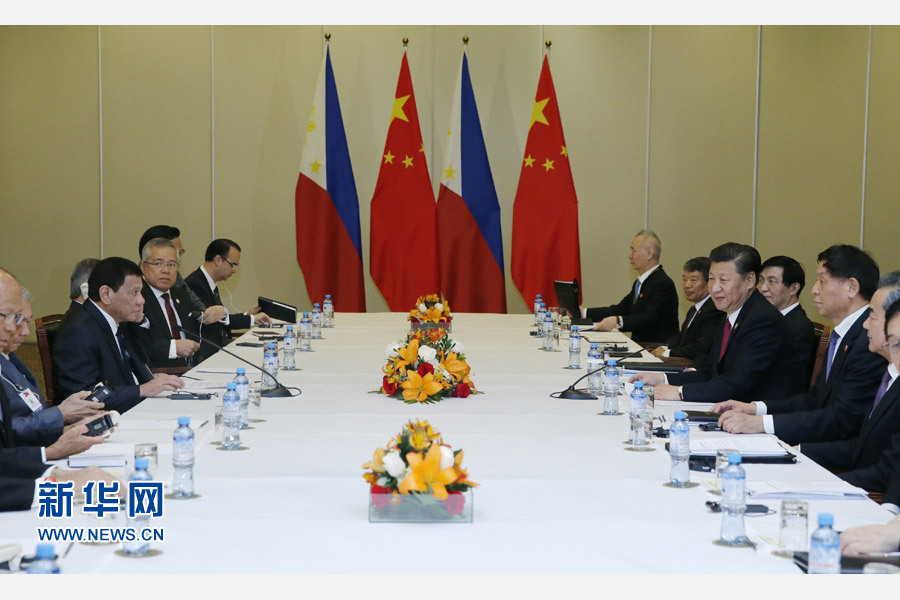 11月19日，國家主席習(xí)近平在利馬會(huì)見菲律賓總統(tǒng)杜特爾特。新華社記者 鞠鵬 攝