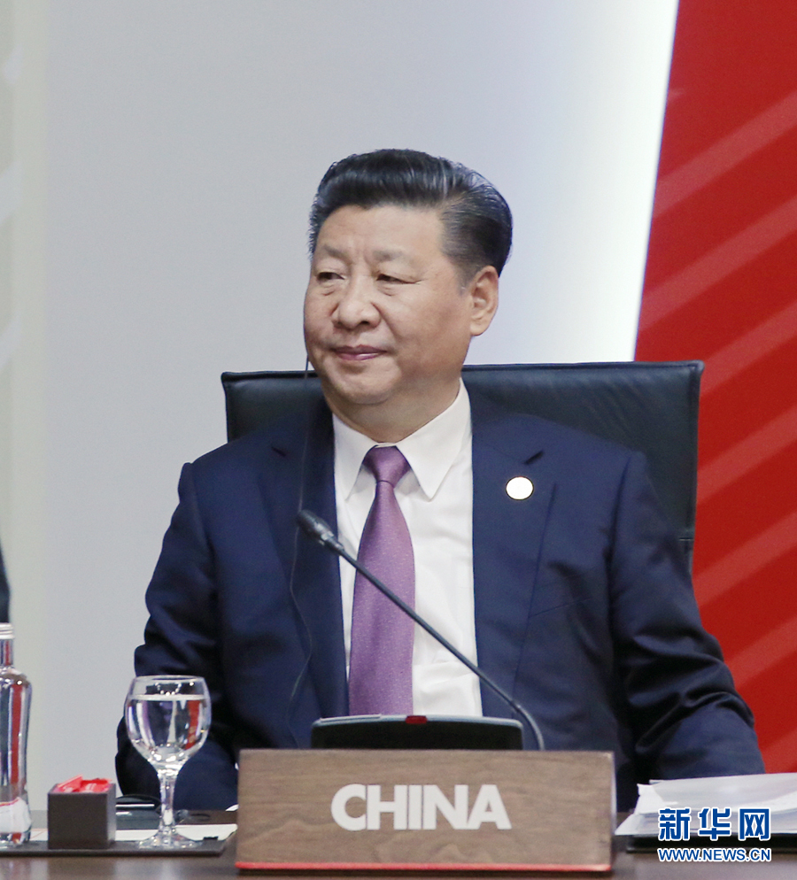 11月20日，亞太經(jīng)合組織第二十四次領(lǐng)導(dǎo)人非正式會(huì)議在秘魯利馬舉行。國(guó)家主席習(xí)近平出席并發(fā)表題為《面向未來(lái)開拓進(jìn)取促進(jìn)亞太發(fā)展繁榮》的重要講話。 新華社記者 鞠鵬 攝