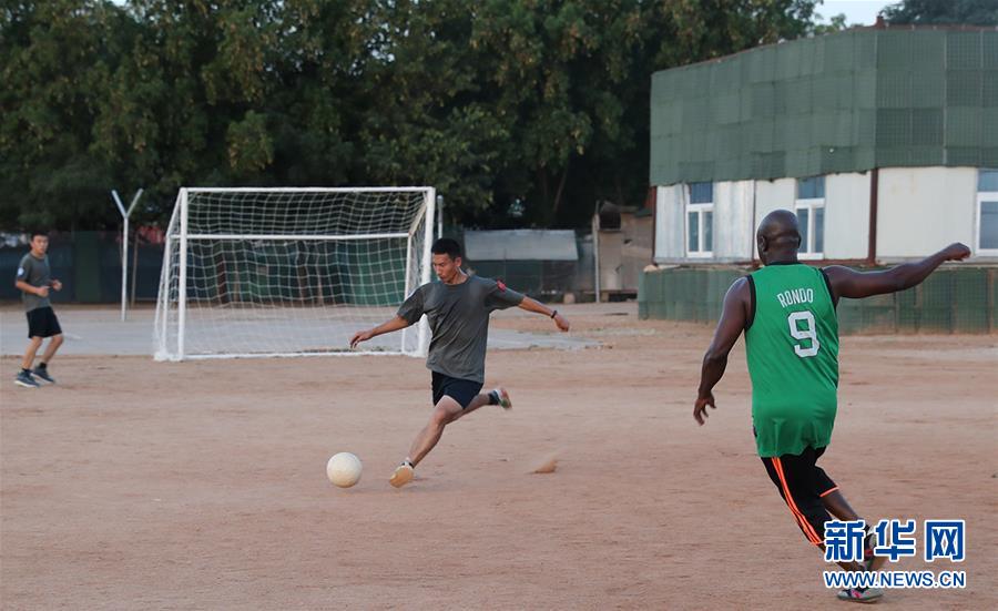 (國際·圖文互動(dòng))(4)拳拳赤子心 悠悠藍(lán)盔情——記中國赴蘇丹達(dá)爾富爾維和部隊(duì)度中秋和國慶佳節(jié)