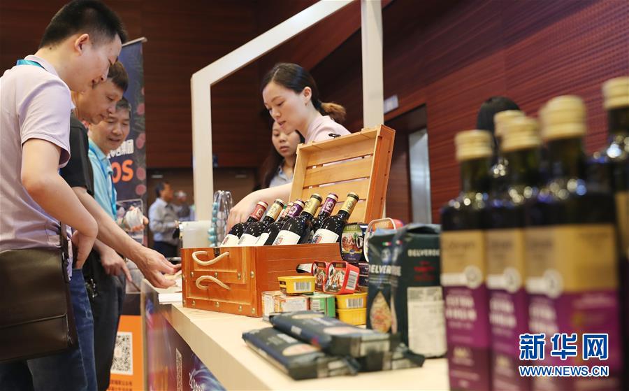 (新華全媒頭條·圖文互動)(2)一展匯世界——寫在首屆中國國際進(jìn)口博覽會開幕之際