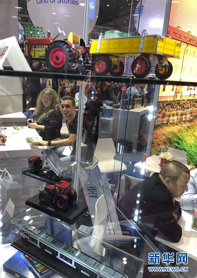 (新華全媒頭條·圖文互動)(6)人間正道 浩蕩前行——習(xí)近平主席出席首屆中國國際進(jìn)口博覽會紀(jì)實(shí)