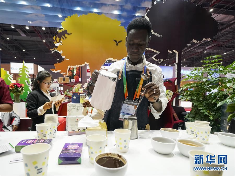 (新華全媒頭條·圖文互動)(7)人間正道 浩蕩前行——習(xí)近平主席出席首屆中國國際進(jìn)口博覽會紀(jì)實(shí)