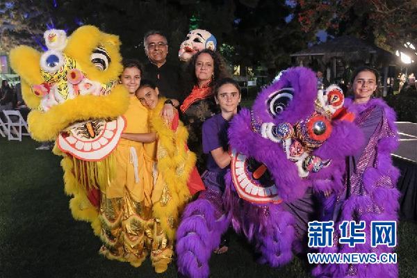 （國際&middot;圖文互動(dòng)）（3）通訊：瞧這一家子舞獅的美國人