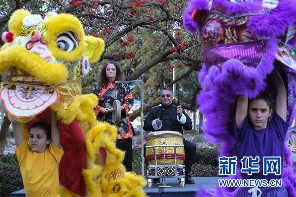 （國際&middot;圖文互動(dòng)）（6）通訊：瞧這一家子舞獅的美國人