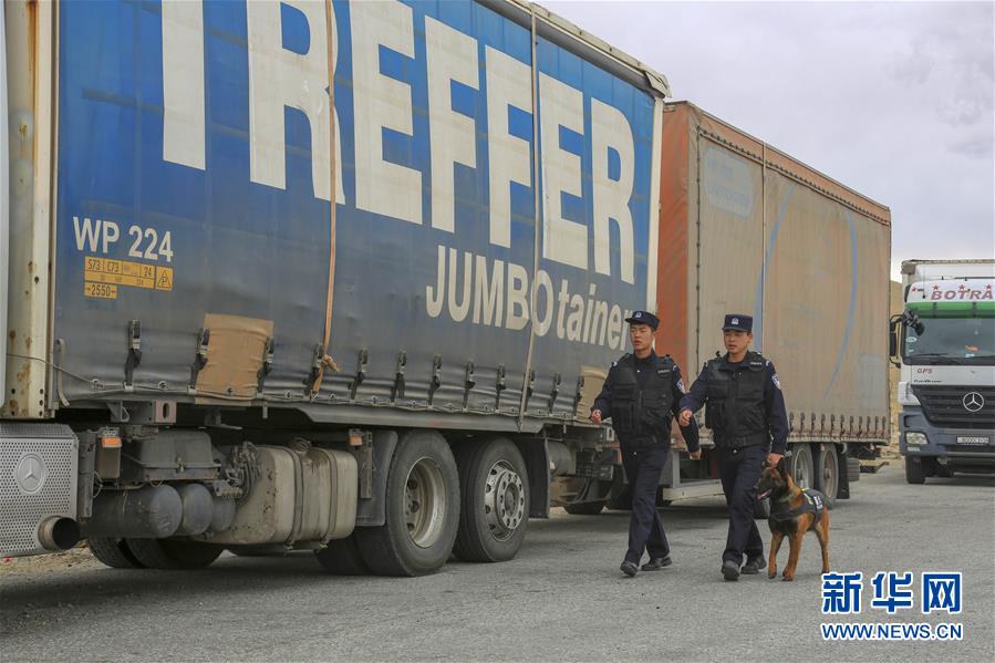 (經(jīng)濟(jì))(1)卡拉蘇口岸:中塔貿(mào)易迎“春風(fēng)”