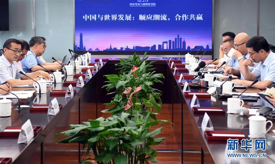 (中美經(jīng)貿(mào)摩擦專家談·圖文互動)中國發(fā)展有利世界 前進(jìn)步伐勢不可擋 ——專家學(xué)者駁斥美方謬論呼吁理性聲音