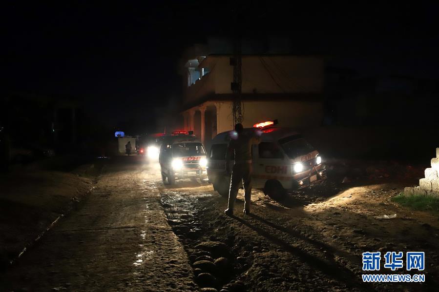 (國際)(5)一架小型軍用飛機(jī)在巴基斯坦墜毀