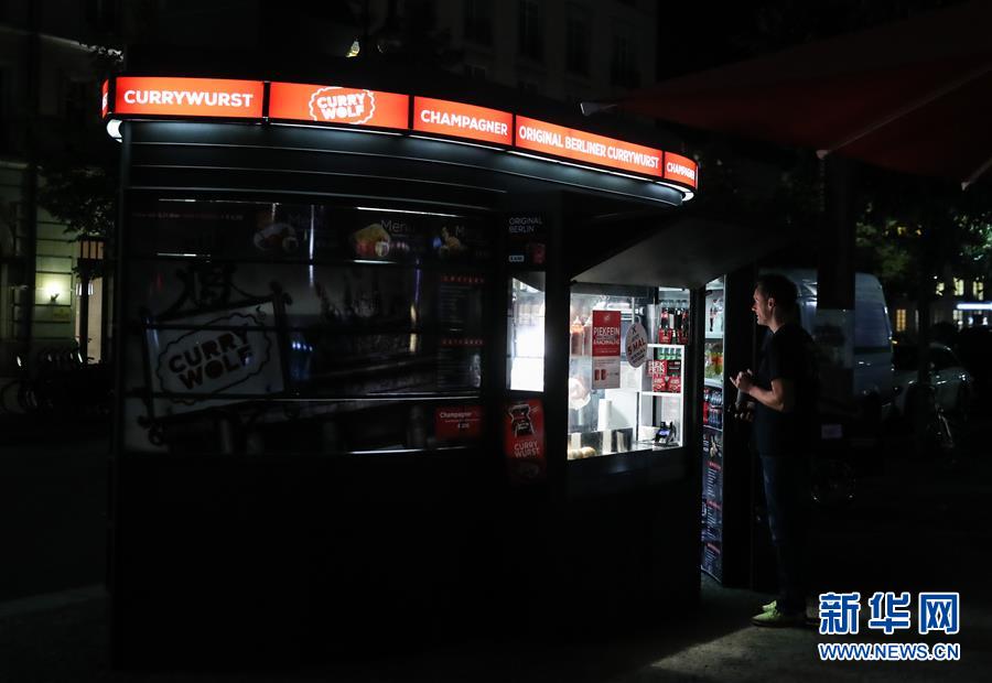 (國(guó)際)(4)德國(guó)柏林:夜來(lái)“菩提樹(shù)下”