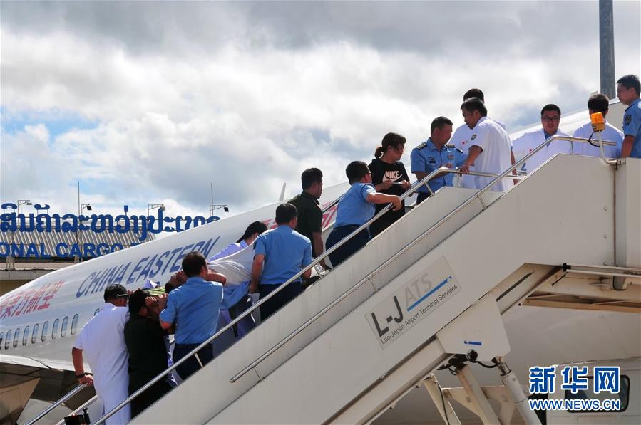 (國際·圖文互動(dòng))(3)老撾車禍?zhǔn)軅?0名中國游客回國