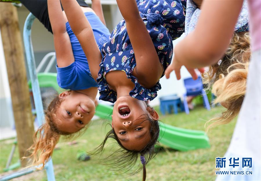 （國(guó)際&middot;圖文互動(dòng)）（3）中國(guó)援建&ldquo;你好&rdquo;學(xué)?！A庫(kù)克群島孩子夢(mèng)