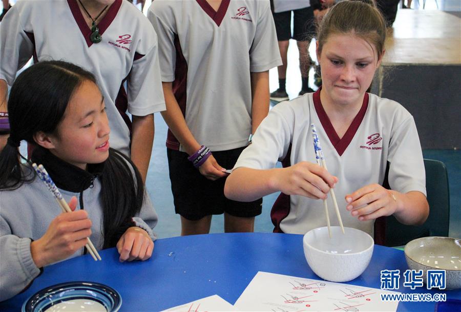 （國際&middot;圖文互動）（4）通訊：&ldquo;Kia Ora，都來吧，漢語學習發(fā)了芽&rdquo;&mdash;&mdash;新西蘭羅托魯阿初級中學中文助教的夢想