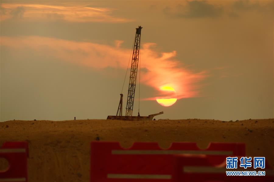 (國際·圖文互動)(1)通訊:“五年我們?yōu)樗估锾m卡造出一片新土地”——科倫坡港口城人的自豪與希冀