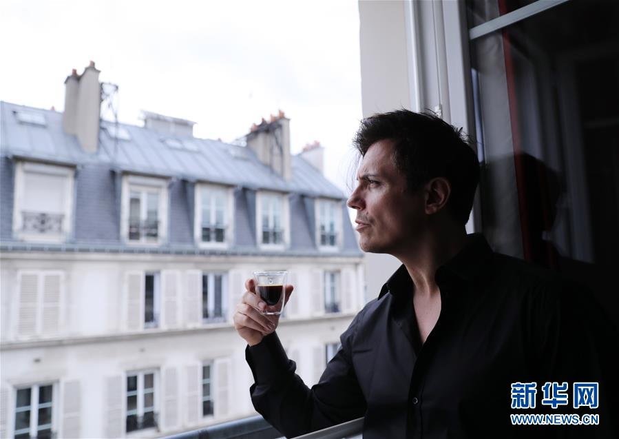 （國際&middot;圖文互動）（5）通訊：手牽手，我們共同驅(qū)散陰霾&mdash;&mdash;法國音樂人創(chuàng)作抗疫歌曲背后的故事