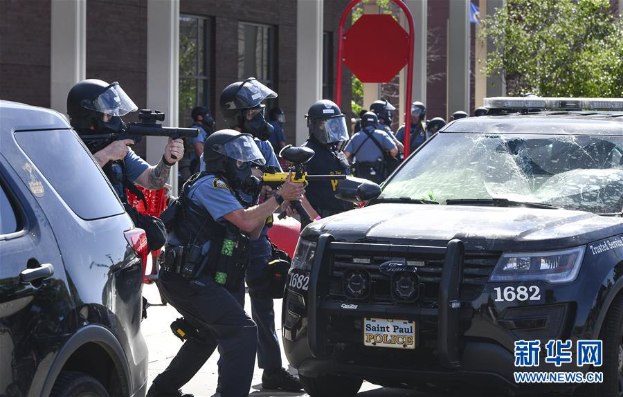 （國(guó)際）（3）美國(guó)警察執(zhí)法動(dòng)作不當(dāng)致一名非裔男子死亡 引發(fā)大規(guī)?？棺h