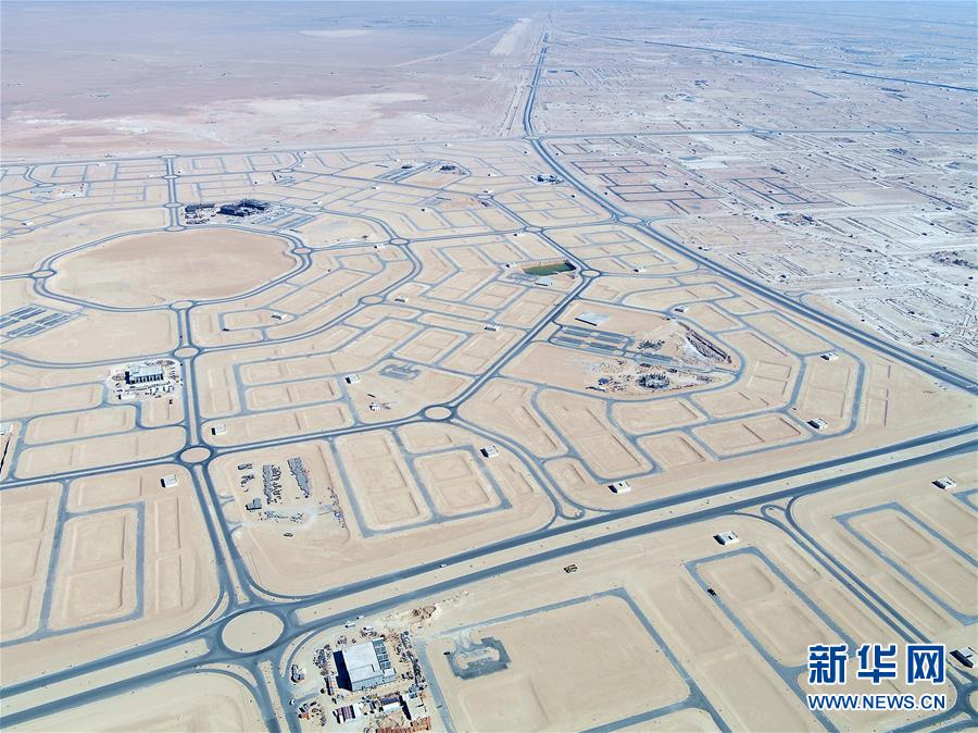 （國際疫情&middot;圖文互動）（5）通訊：防疫、生產(chǎn)兩不誤，沙漠現(xiàn)&ldquo;棋盤&rdquo;&mdash;&mdash;記中企承建科威特住房基建項目