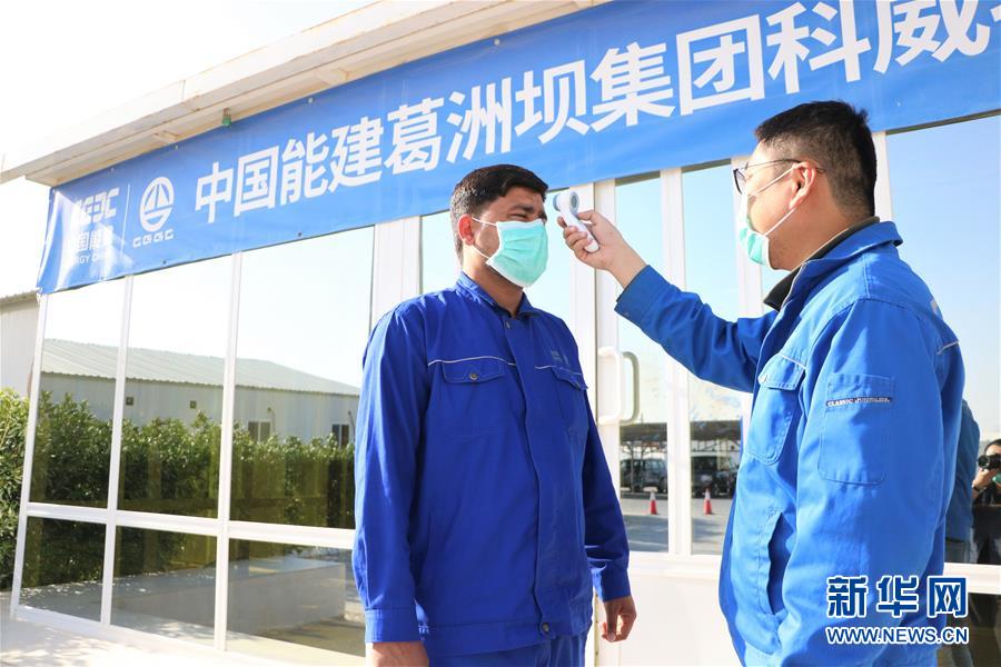 （國際疫情&middot;圖文互動）（6）通訊：防疫、生產(chǎn)兩不誤，沙漠現(xiàn)&ldquo;棋盤&rdquo;&mdash;&mdash;記中企承建科威特住房基建項目