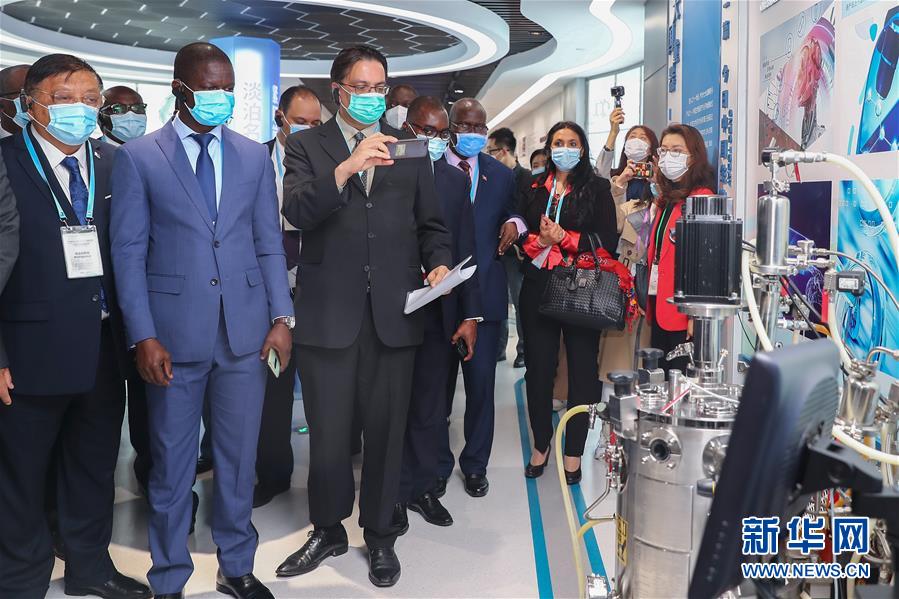 （圖文互動(dòng)）（1）&ldquo;中國(guó)承諾從不落空&rdquo;&mdash;&mdash;記非洲使節(jié)參觀國(guó)藥集團(tuán)了解新冠疫苗研發(fā)
