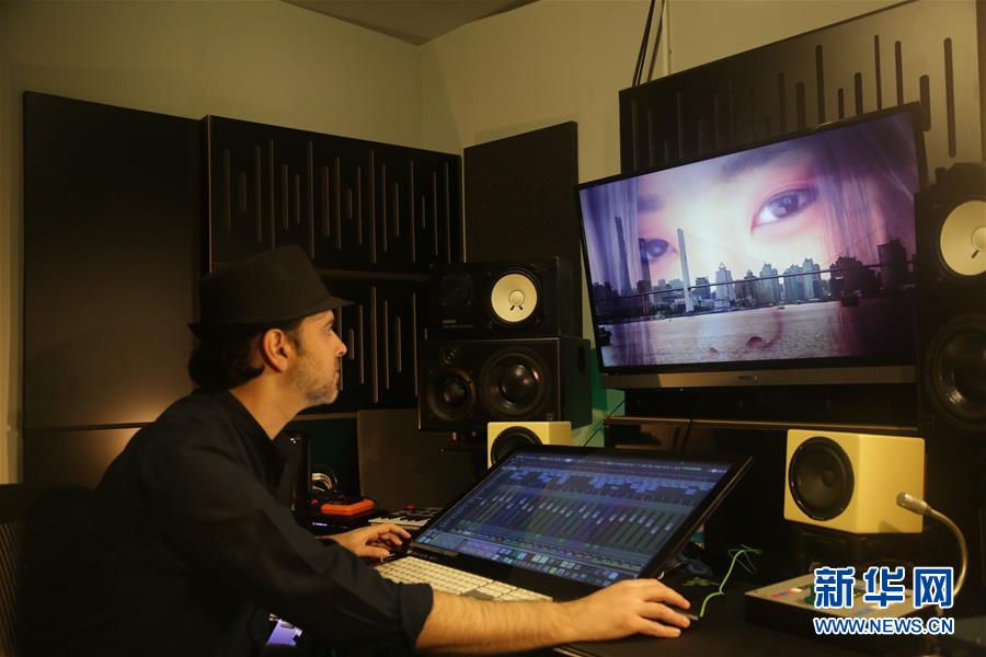 （海外抗疫故事&middot;圖文互動(dòng)）（4）通訊：用原創(chuàng)音樂支持中國(guó)抗擊新冠疫情的以色列歌手