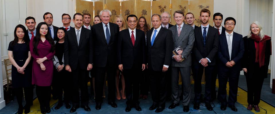 李克強(qiáng)會(huì)見(jiàn)48家集團(tuán)俱樂(lè)部主席佩里和&ldquo;青年破冰者&rdquo;代表