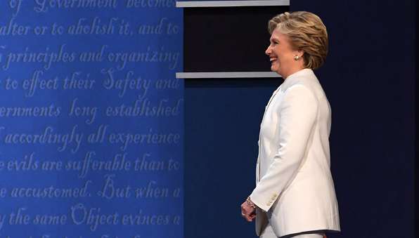 &ldquo;郵件門&rdquo;發(fā)酵：希拉里的&ldquo;水門丑聞&rdquo;還是FBI非法干政？