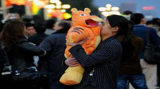 提前供暖誰(shuí)說(shuō)了算?天氣無(wú)常 公共服務(wù)要暖心！