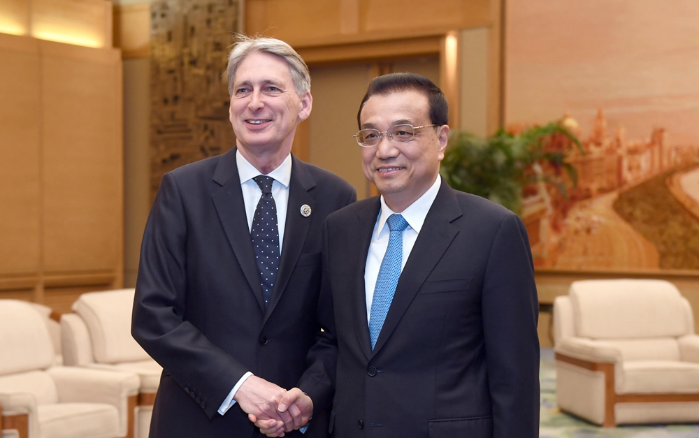 李克強(qiáng)會(huì)見英國首相特使、財(cái)政大臣哈蒙德