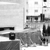 驗(yàn)尸能否解開(kāi)謎團(tuán)？