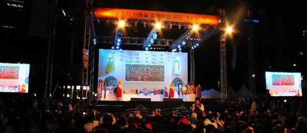 韓國為&ldquo;歲月&rdquo;號(hào)客輪遇難者祈福